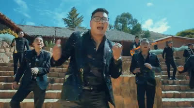 Explosión cumbiera mix cuatro palabras /bebiendo lágrimas/para que quiero un corazón/amor se escribe con llanto/ y otra música