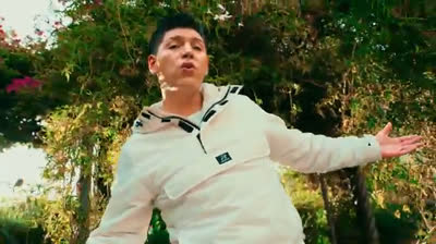 Explosión cumbiera entre tus dedos/labios compartidos/otra como tu/?