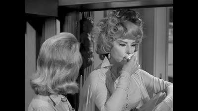 Hechizada Temporada 1 Episodio 4 En Blanco y Negro en Inglés