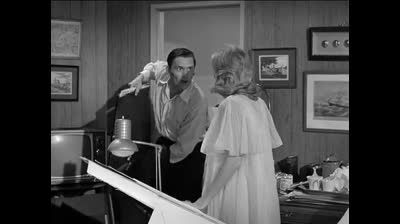 Hechizada Temporada 1  Episodio 5 En Blanco y Negro en Inglés