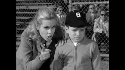 Hechizada Temporada 1  Episodio 6 En Blanco y Negro en Inglés